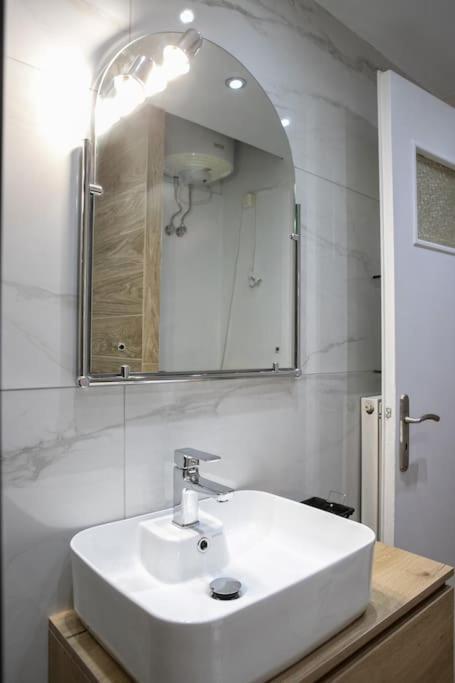 Stylish And Comfortable Apartment Αθήνα Εξωτερικό φωτογραφία